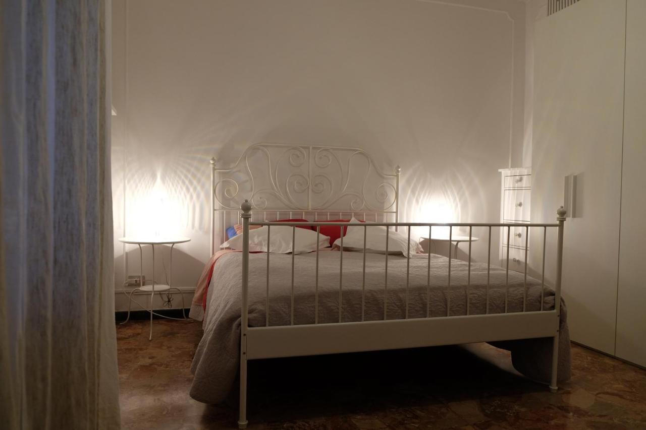 Spaziosa Matrimoniale Nel Centro Di Modena Apartment Exterior photo
