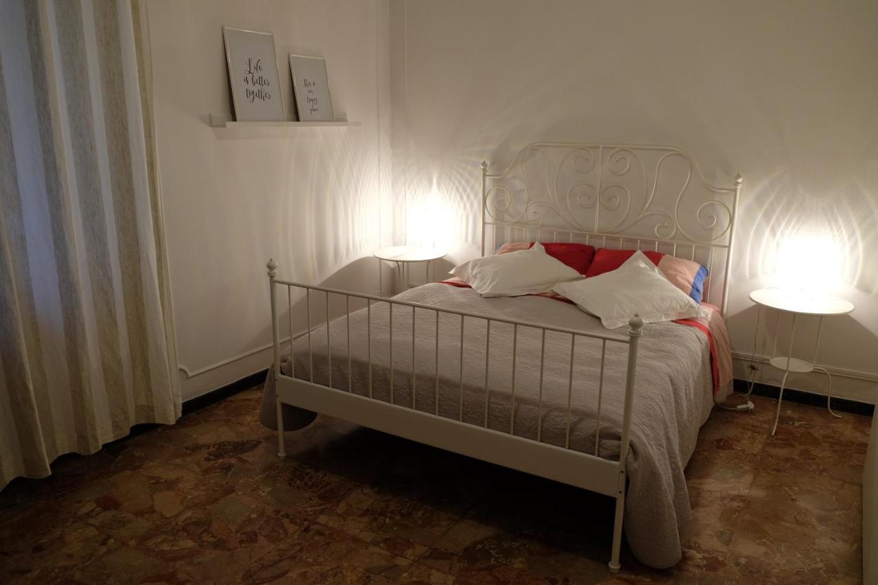 Spaziosa Matrimoniale Nel Centro Di Modena Apartment Exterior photo