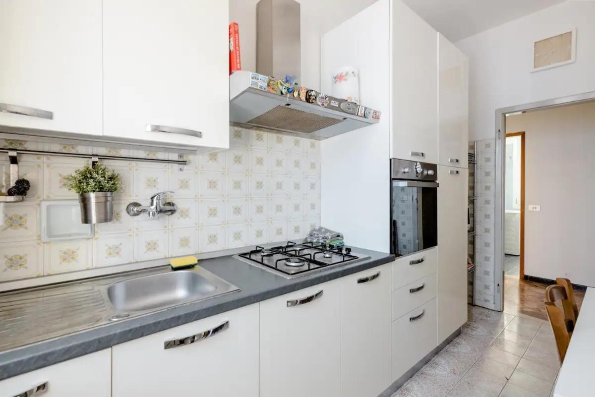Spaziosa Matrimoniale Nel Centro Di Modena Apartment Exterior photo